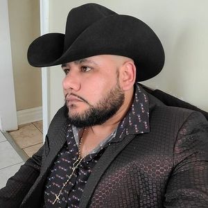 Meet your Posher, Jose isabel